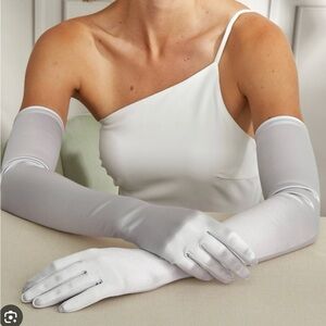 Cornelia James pale ivory satin opera gloves